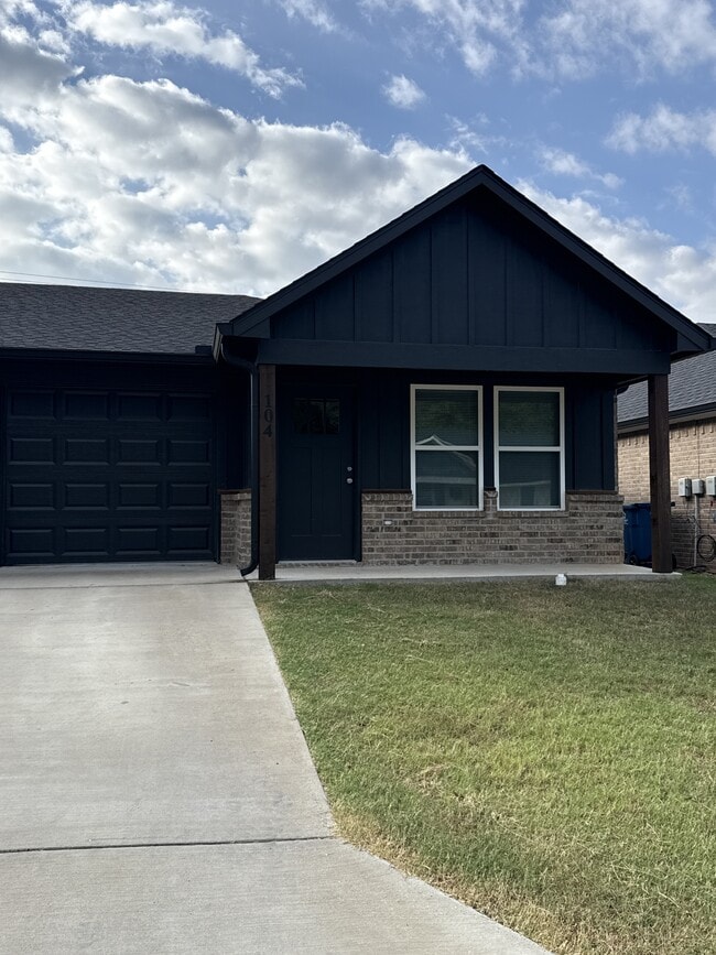 Photo - 104 Chloe Dr