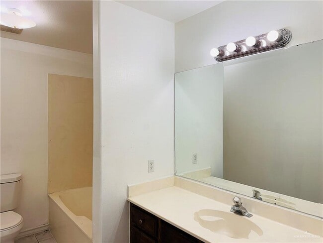 Photo - 19-31 1/2 W 31st 1/2 St