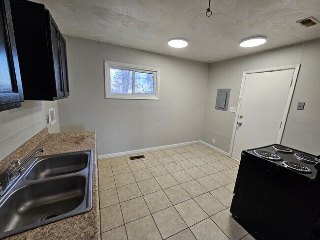 Photo - 3 bedroom ranch house FOR RENT