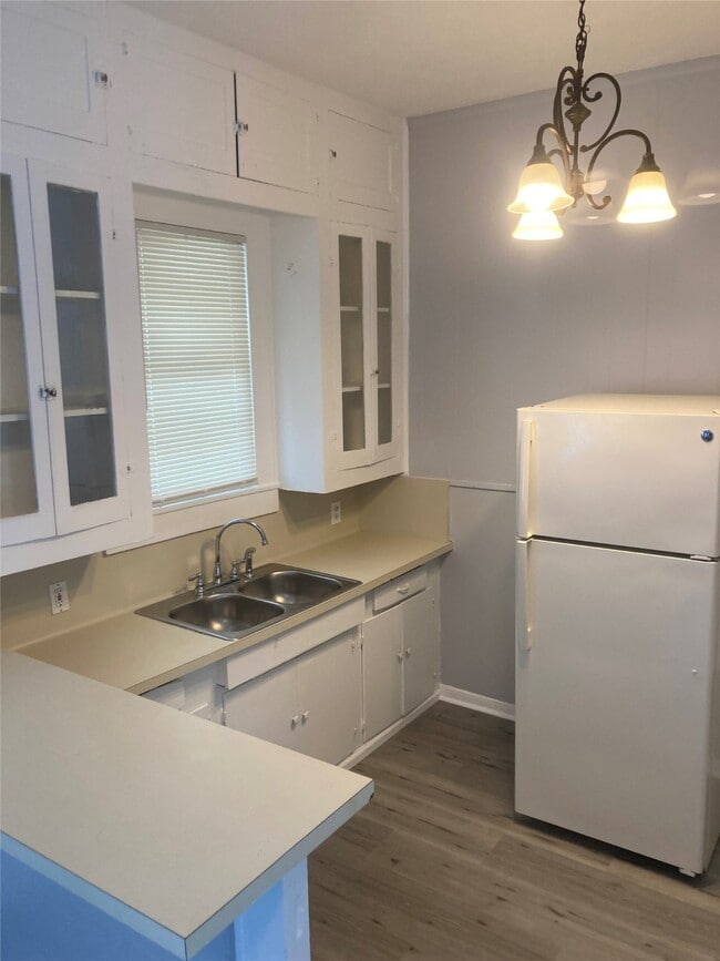 Building Photo - 4908 Ave Q 1/2