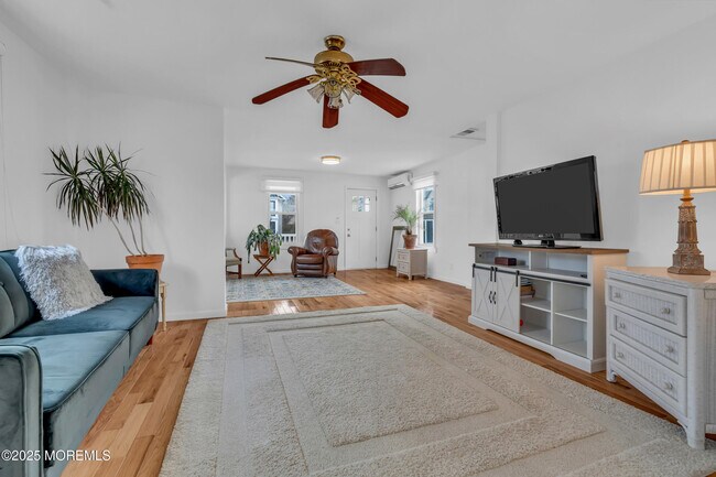 323 Roosevelt Ave