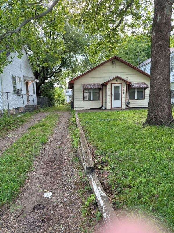 Building Photo - 2706 SE Kentucky Ave