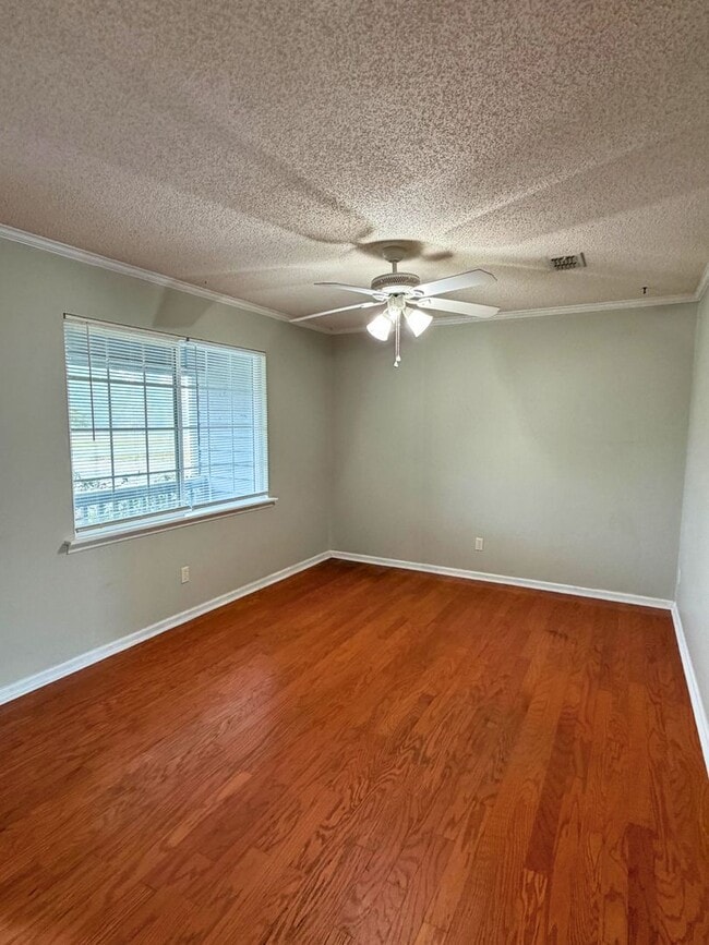 Photo - Spacious 3BR/2BA Home with Bonus Spaces & Large Fenced Yard