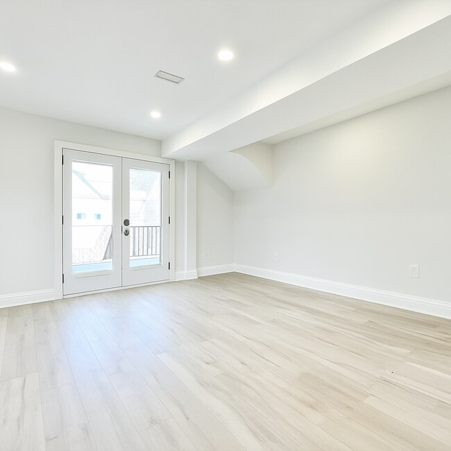 Photo - 66 Grove St Unit 1 (Main Flr)