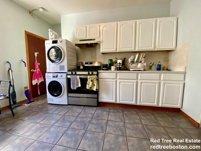Photo - 64 1/2 Day St Unit 1