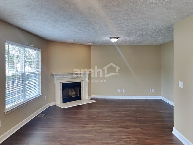 Photo - 1905 Thesa Ct