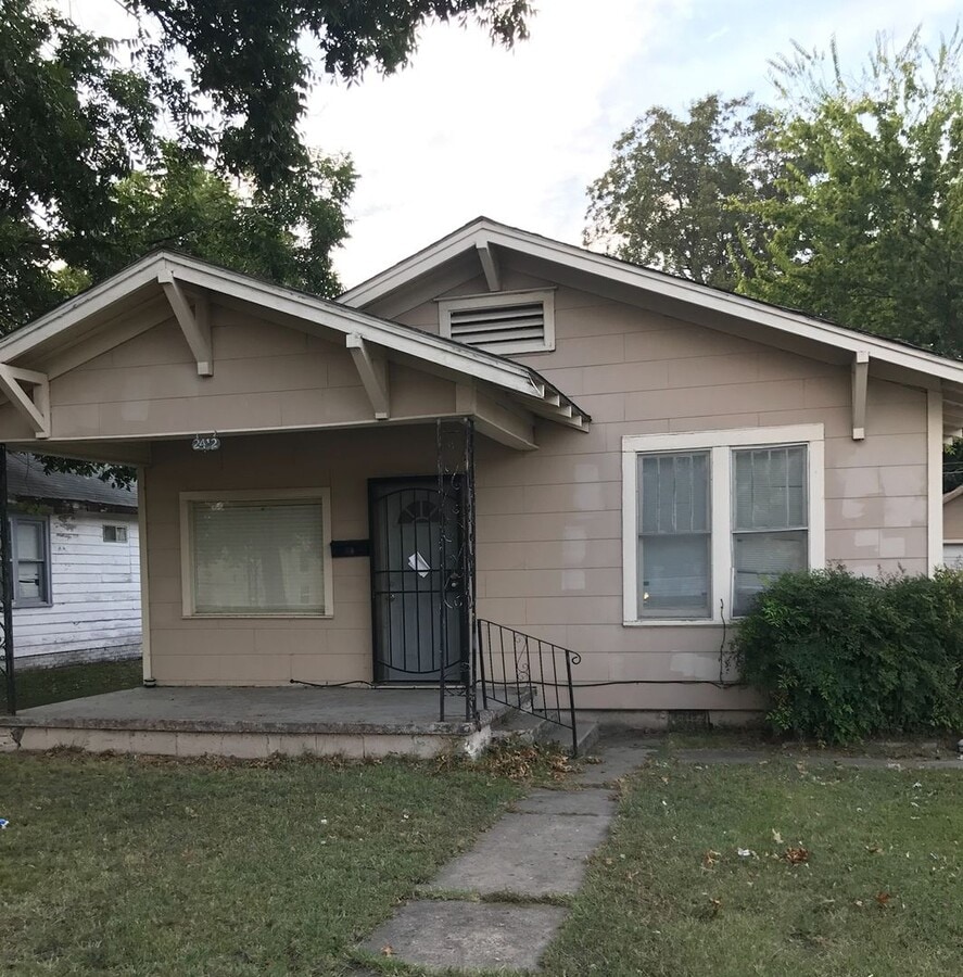 Photo - 2412 W Broadway St