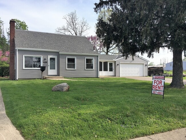 **4-BEDROOM/1-BATH HOUSE W/ 2-CAR GARAGE I... - **4-BEDROOM/1-BATH HOUSE W/ 2-CAR GARAGE I...