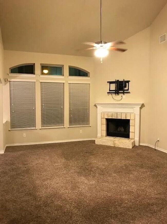 Photo - 4/2 in China Spring ISD