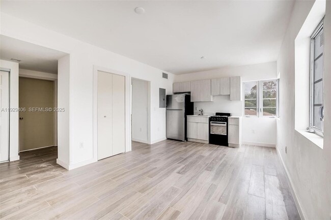 Photo - 572 NE 67th St Unidad 3