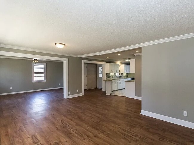 Photo - 1518 Dahlia Rd