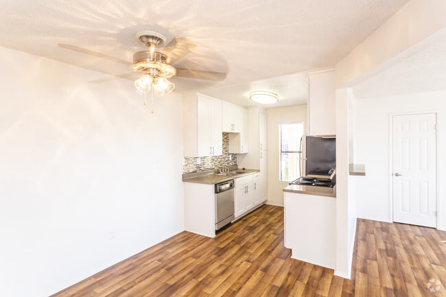 1 BR, 1 BA - 655 SF