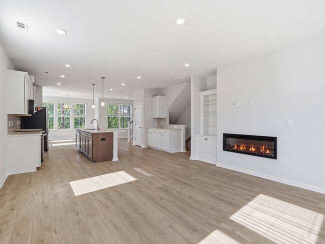 Photo - 103 Frosted Iris Ln