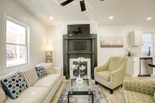 Photo - 910 Rugby St