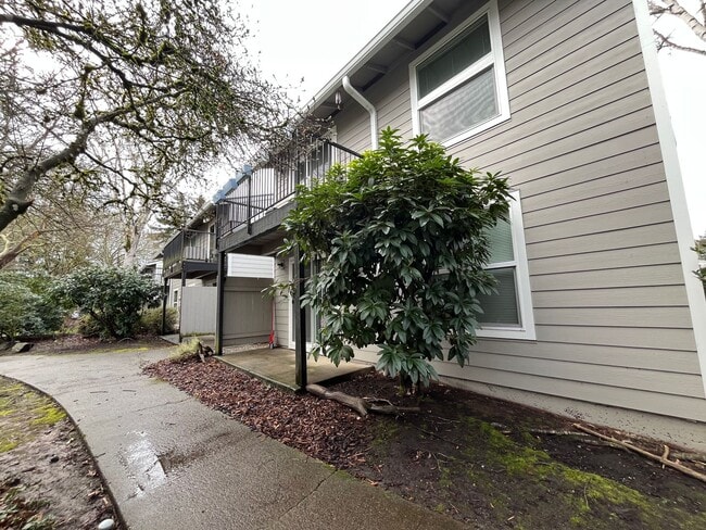 Photo - Updated 1st floor 1 X 1 Beaverton Condo! Close to Downtown Beaverton! Spacious & Open, Close to N... Unit F23