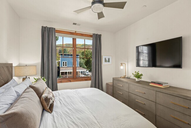 Photo - 501 W Main St