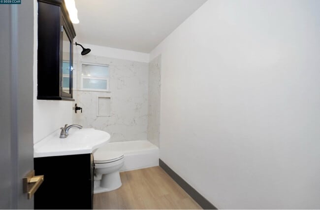 Photo - 198 Brown St