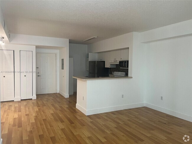 Building Photo - 5085 NW 7th St Unit 507 Rental