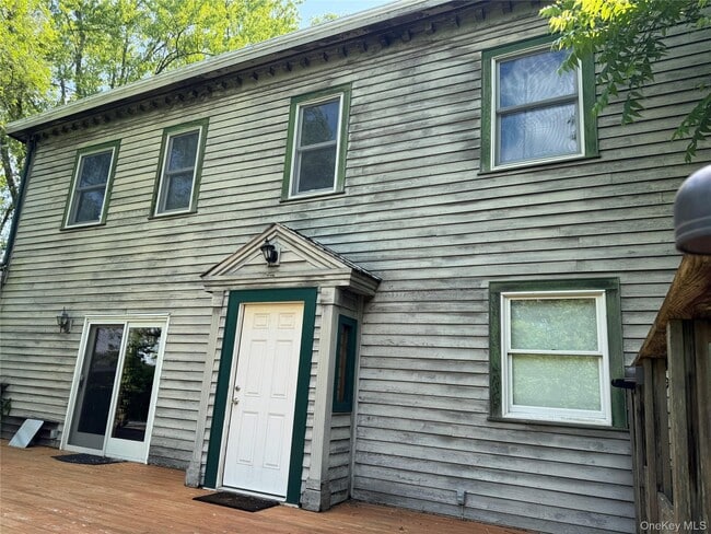 Building Photo - 1538 Albany Post Rd Rental