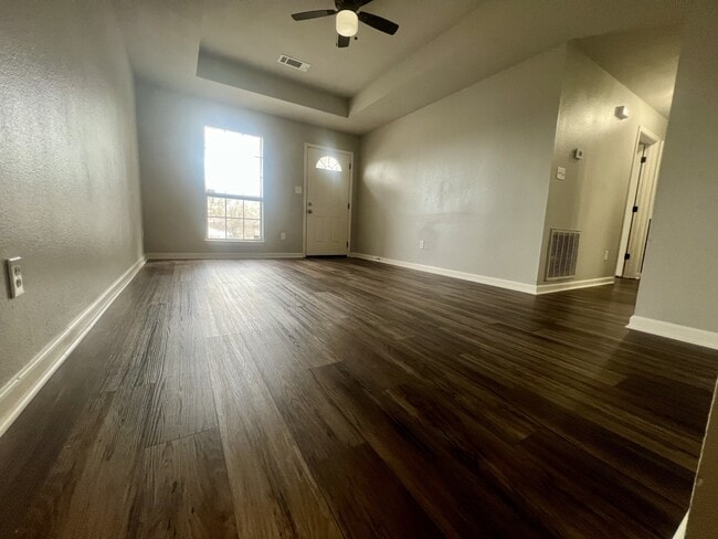 Photo - 1200 Oakview Dr