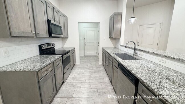 Photo - 1102 N 7th St