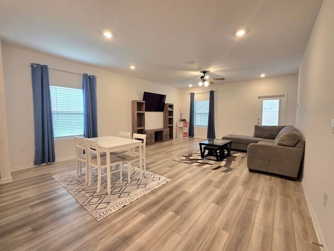 Photo - Beautifully maintained 3/2 home with Flex Room in the Sagewood community