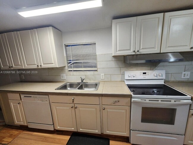 Photo - 5864 Cartier Rd
