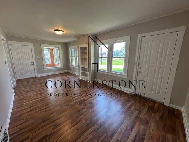 Photo - 302 2nd St NW