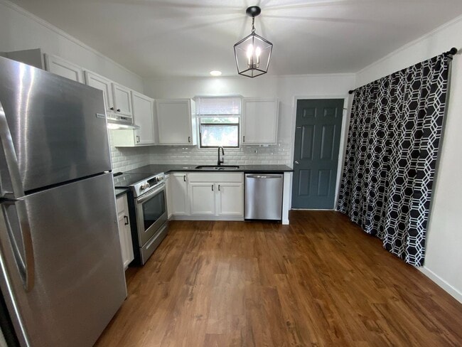 Photo - 100 Ravenwood Dr