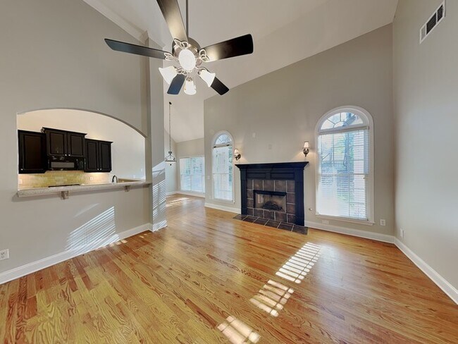 Photo - 1350 Lamont Cir