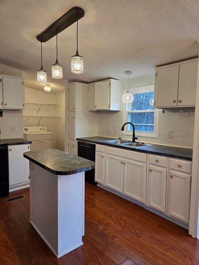 Photo - 3 bedroom mobile home in Iron Station