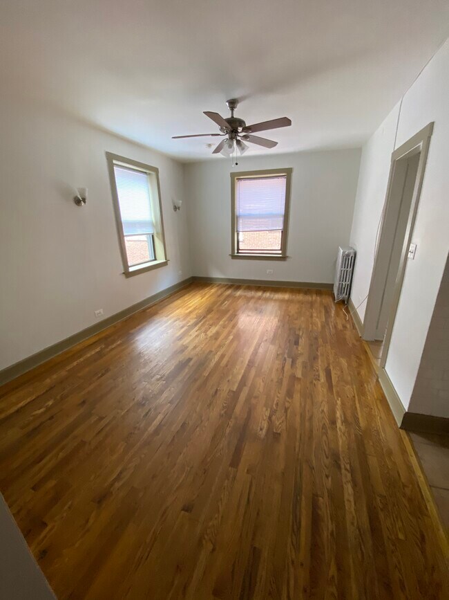 Photo - 4915 W Belle Plaine Ave Apartments Unit 212
