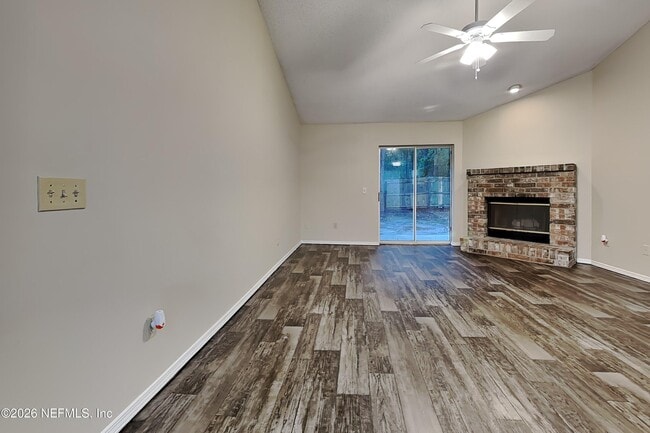 Photo - 11332 Island Shore Dr W