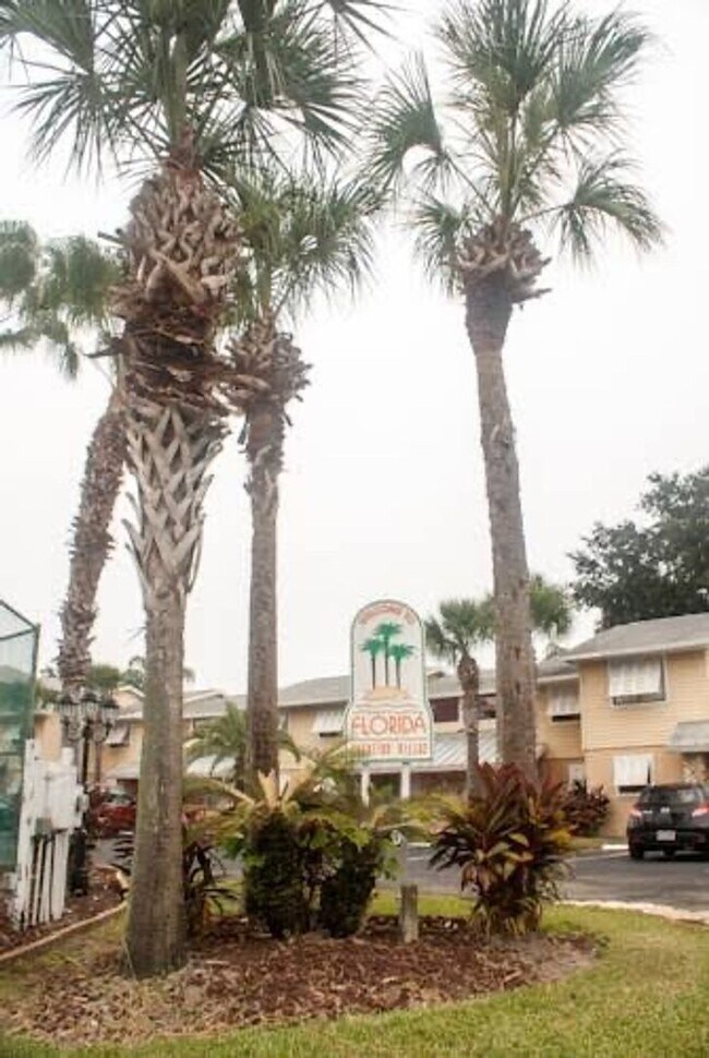 2777 N Poinciana Blvd