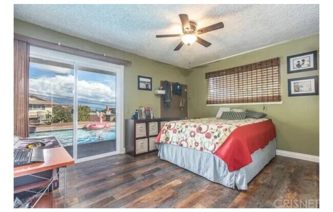 Photo - 9558 Swinton Ave