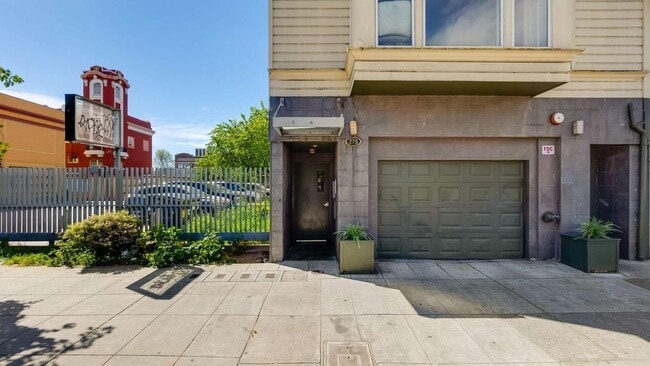 Photo - 275 9th St