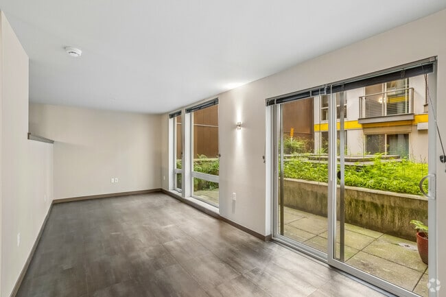 1BR, 1BA - 612SF - Living Room