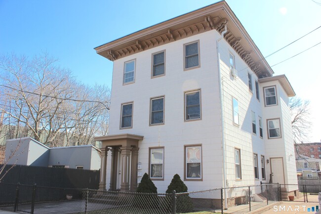 Building Photo - 42 William St Unit 2