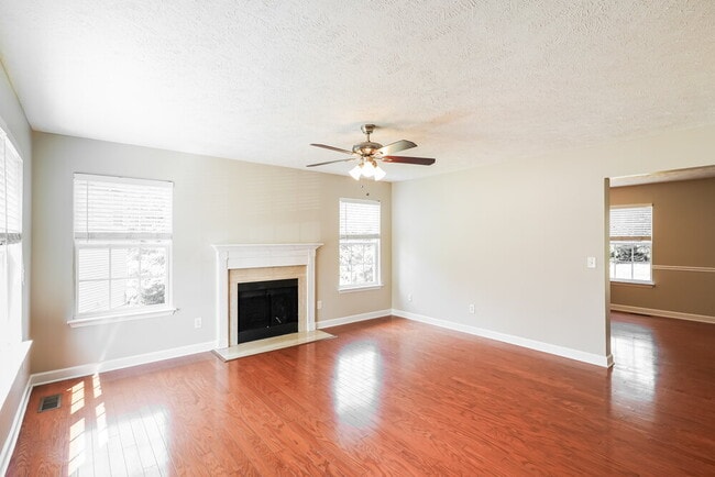 Photo - 904 Summercrest Cove