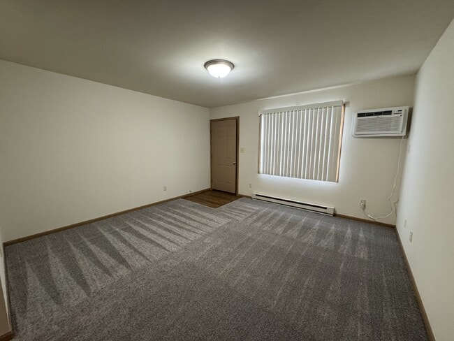 Photo - Beautiful 1BD/1B Apartment in Marseilles! Unit Apt. 4