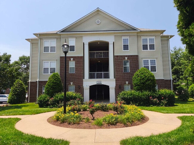Vibrant Brambleton Condo Steps from Town C... - Vibrant Brambleton Condo Steps from Town C... Unit #203