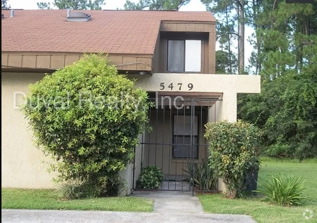 Building Photo - 2 bedroom townhome on Westside Near NAS