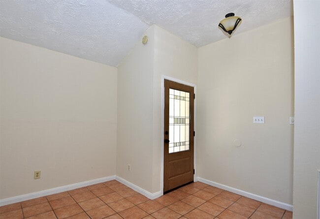 Photo - 16222 Queensdale Dr