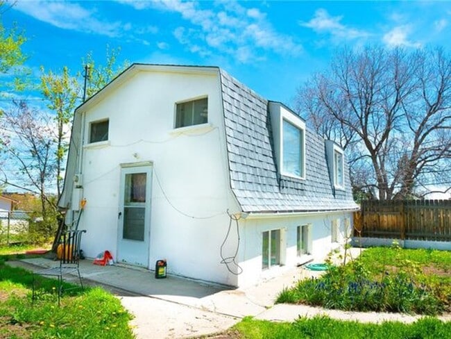 Building Photo - 10625 Unit 10625 Rental