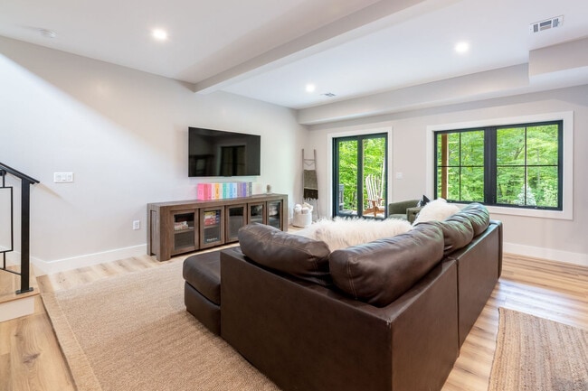 11 Friendship Ct Unit SI FL2-ID1571353P