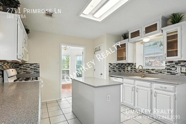 Photo - 2711 Primrose Ln