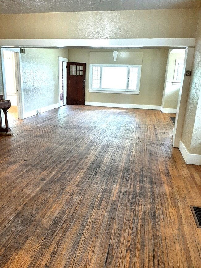 Photo - (1851 11th Ave)