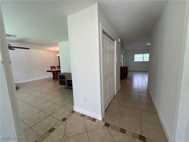 Photo - 858 Rose Way