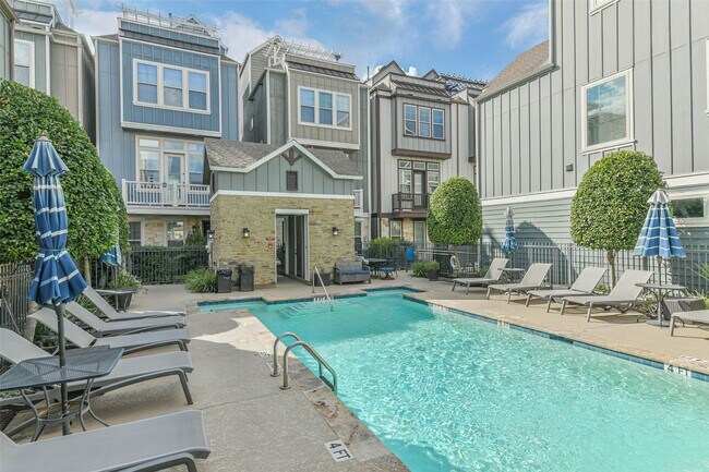 Photo - 737 Dorothy St