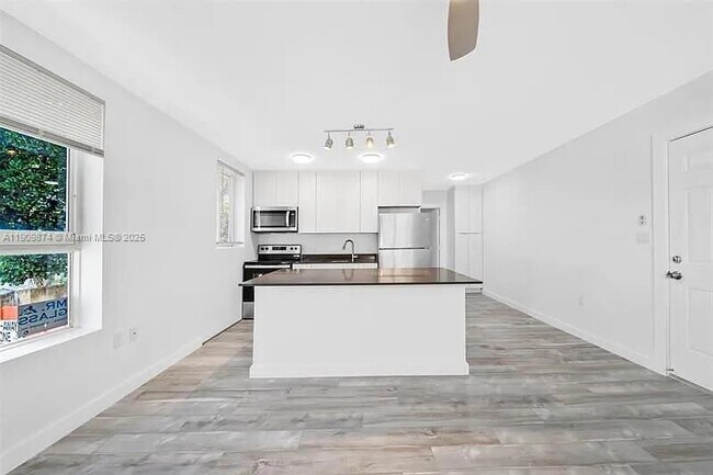 Photo - 1036 SW 5th St Unit 1